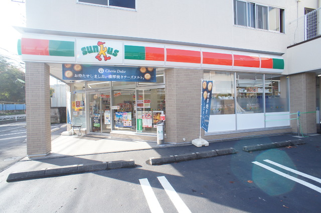 コンビニ　サンクス（コンビニ）まで670m