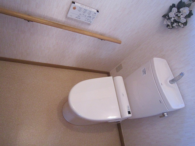 トイレ　温水洗浄便座