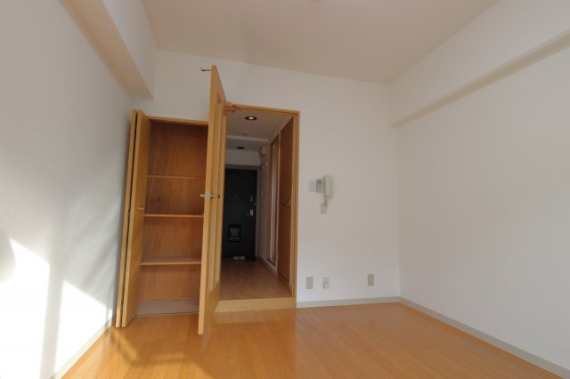 居室・リビング　収納有り。