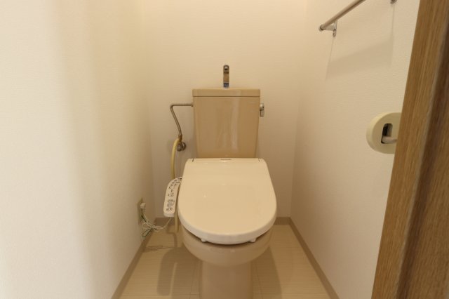 トイレ　トイレは浴室と別々です。