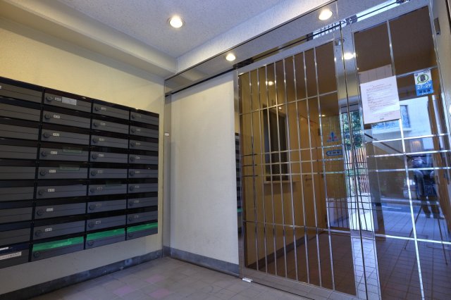 ロビー　オートロック