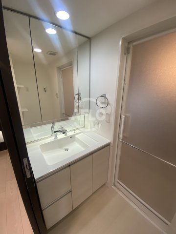 洗面設備　エステムコート谷町四丁目　洗面台