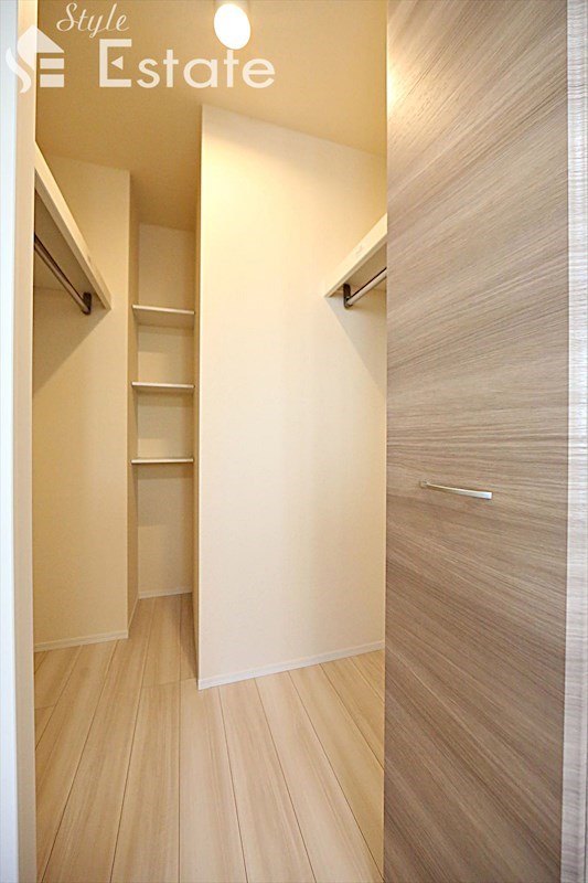 収納　ベッドルームウォークインクローゼット