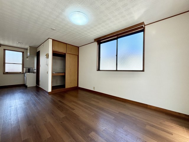 居室・リビング　角部屋　２面採光で明るい室内
