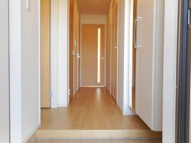 玄関　※別号室の写真です。