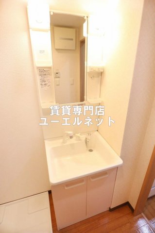 洗面設備　清潔感ある独立洗面台で毎日気持ちよく♪