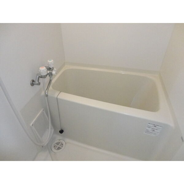 バス・シャワールーム　コンパクトで使いやすいお風呂です