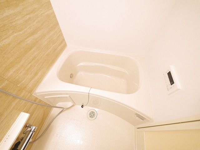 バス・シャワールーム　コンパクトで使いやすいお風呂です