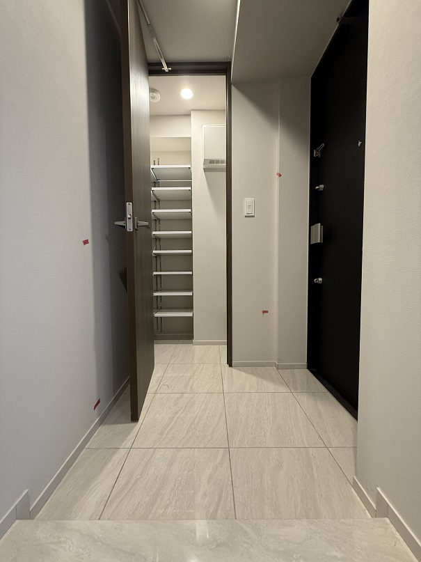 玄関　※室内クリーニング前の写真です