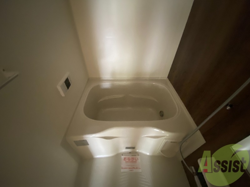 バス・シャワールーム　バスルームはゆったり浸かれる広さがあります。