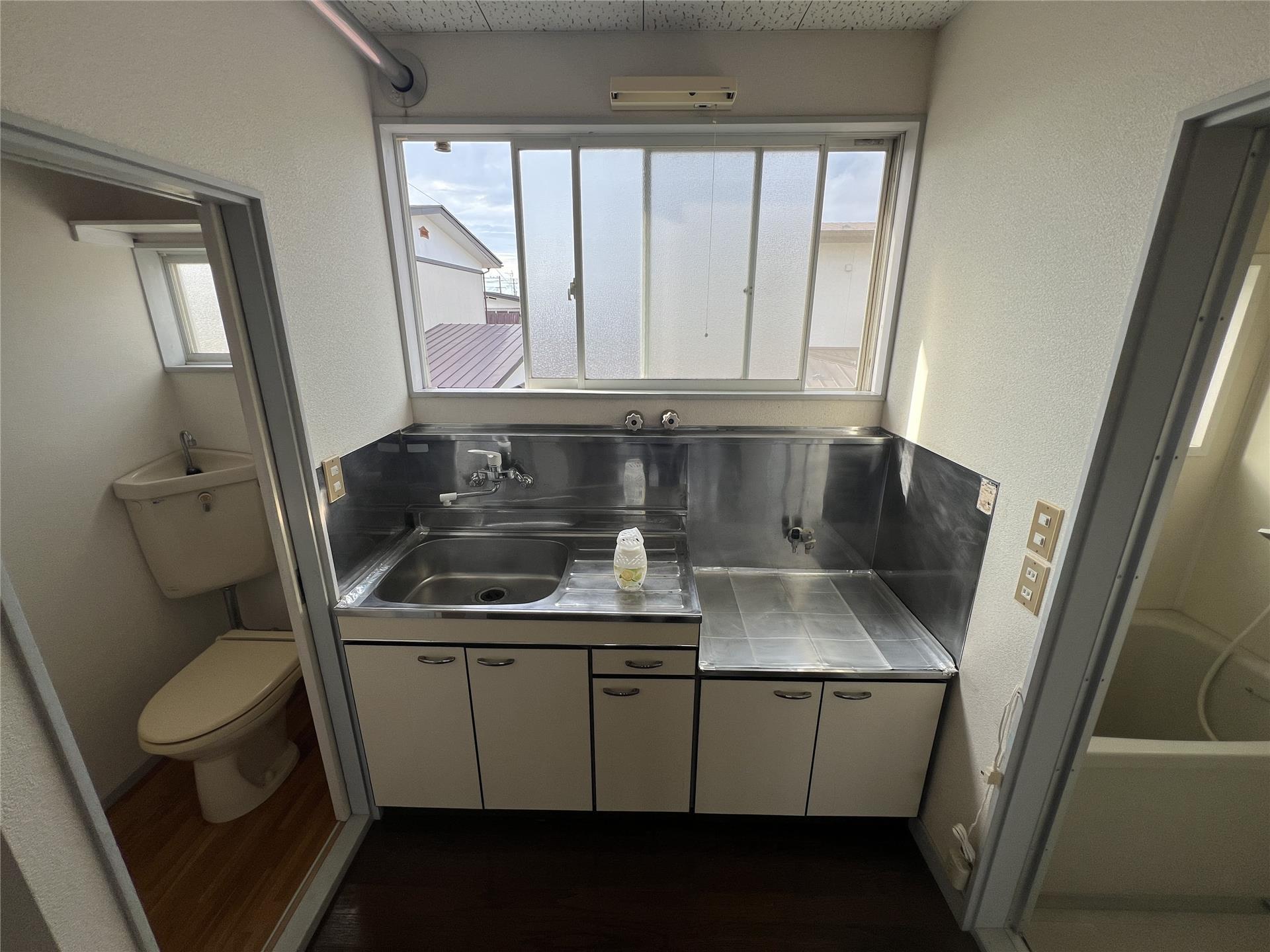 キッチン　窓付き