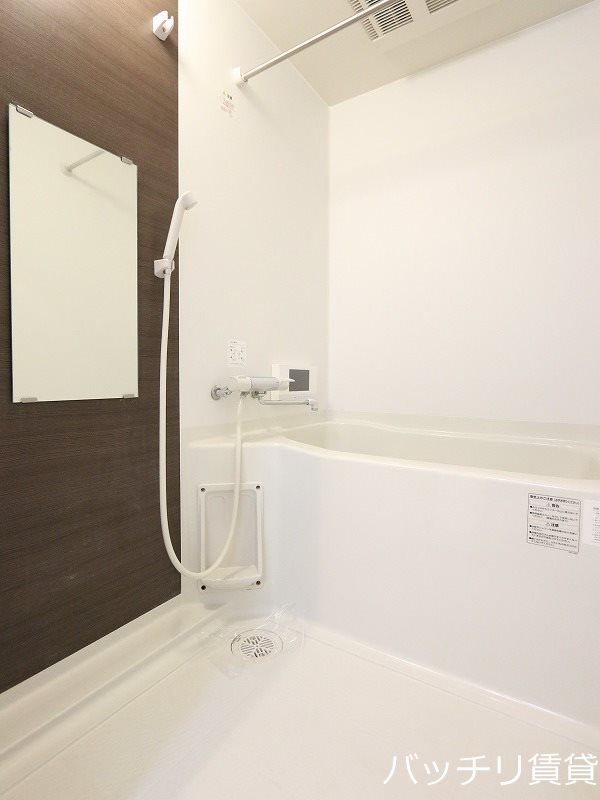 バス・シャワールーム　同型タイプの為、現状を優先いたします