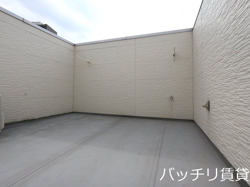 バルコニー　同型タイプの為、現状を優先いたします