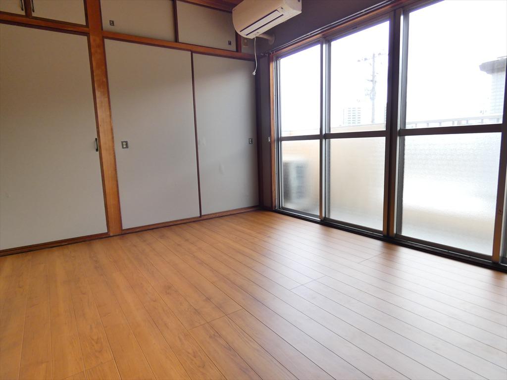 福富マンションの居間写真