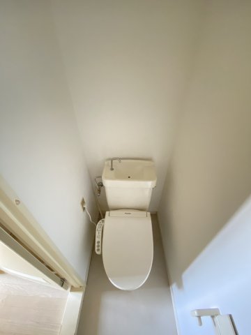トイレ　温水洗浄便座