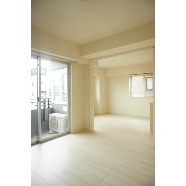 居室・リビング　同間取り別階写真、別間取り写真含みます