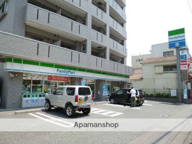 コンビニ　ファミリーマート（コンビニ）まで289m