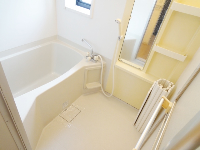 バス・シャワールーム　別号室の写真です（反転）