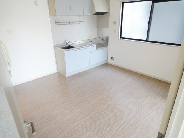 居室・リビング　別号室の写真です（反転）