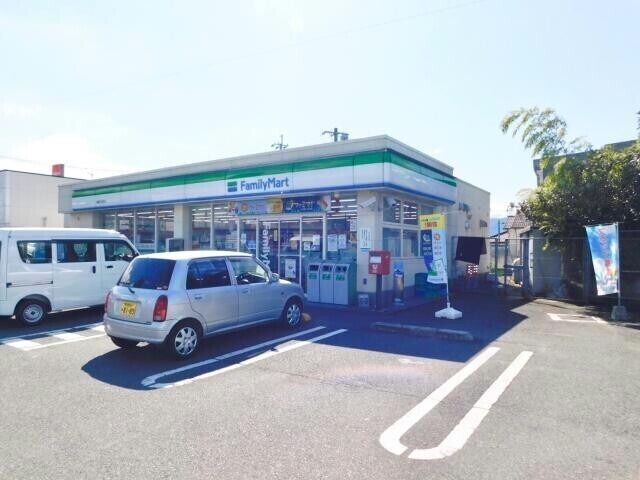 コンビニ　ファミリーマート鹿屋川西町店（コンビニ）まで320m