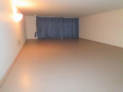 収納　ロフトにはカーテンや電気、コンセントもあります