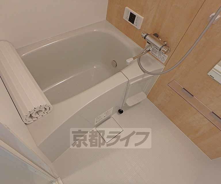 バス・シャワールーム　ゆったり浸かれるお風呂です。