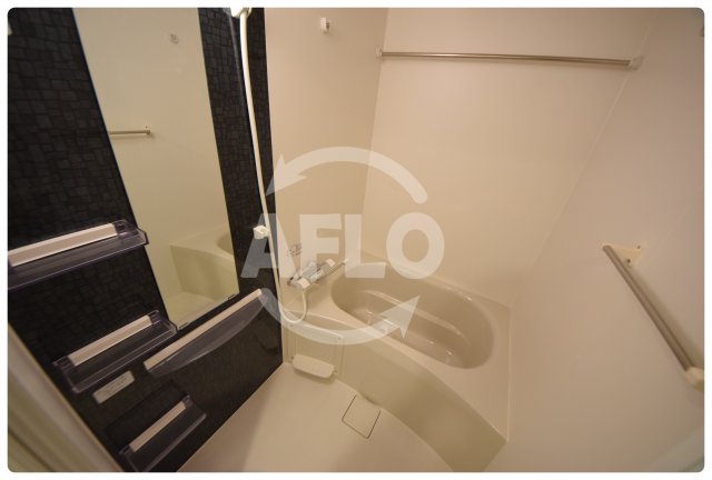 バス・シャワールーム　セレニテ谷九プリエ　浴室