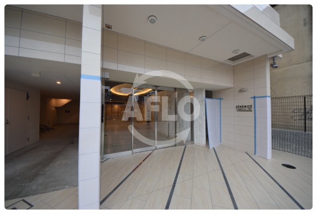 エントランス　セレニテ谷九プリエ　エントランス