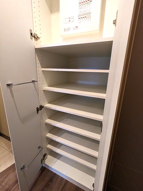 玄関　姿見鏡付きシューズＢＯＸ
