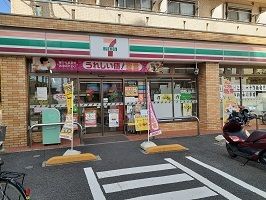 コンビニ　セブンイレブン（コンビニ）まで195m