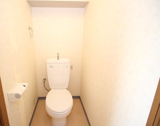 トイレ　コンパクトで使いやすいトイレです ※反転の場合がございます。