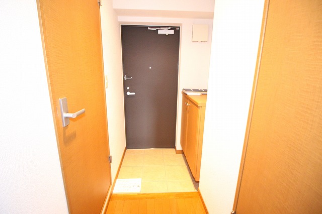 玄関　きれいな玄関です ※反転の場合がございます。