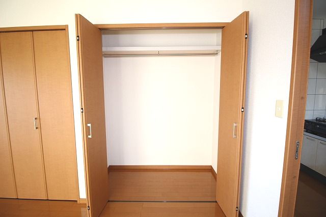 収納　大きなものも収納できそうです ※反転の場合がございます。