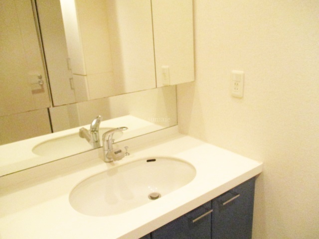 洗面設備　収納も沢山ある広い洗面台です★