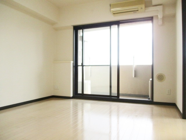 居室・リビング　南西向きの日当たりのよいリビングです♪♪