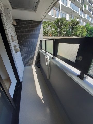 バルコニー　外からの目が気にならないバルコニーで洗濯物が干せます