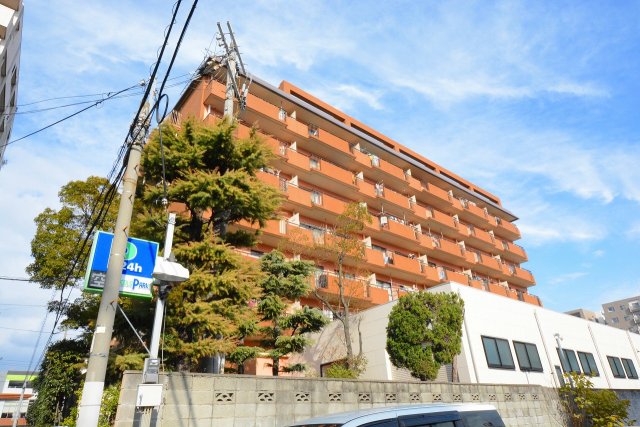 建物外観　エレベーター付きで荷物があっても便利♪