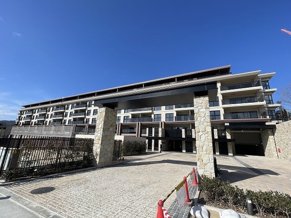 建物外観　オートロック付きでセキュリティ安心！宅配BOX付きで便利！