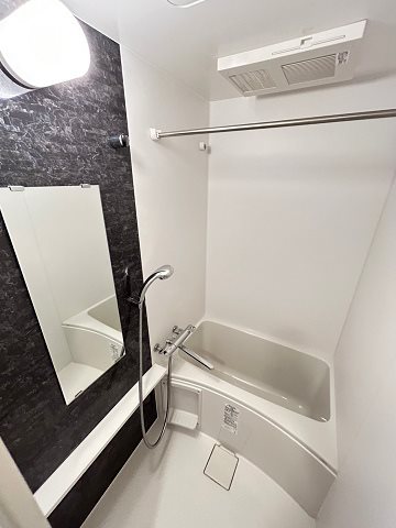 バス・シャワールーム　コンパクトで使いやすいお風呂です