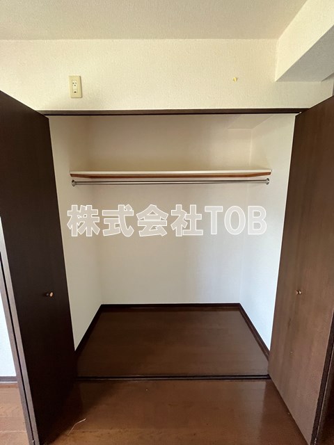 収納　洋室8.5帖※同間取り別号室写真です