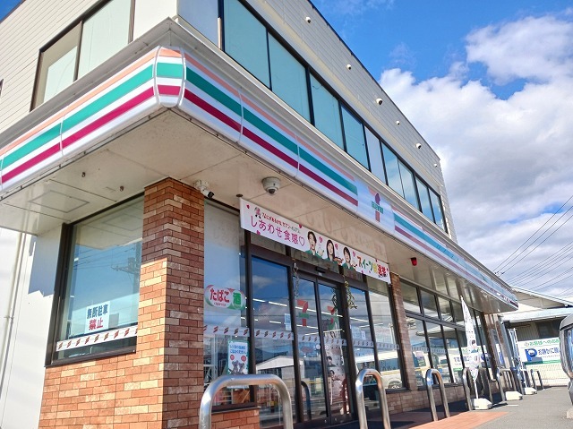 コンビニ　セブンイレブン富士市久沢店（コンビニ）まで700m