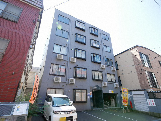 建物外観　◆すすきの駅徒歩圏内の好立地！◆屋内駐輪場完備で冬も安心！