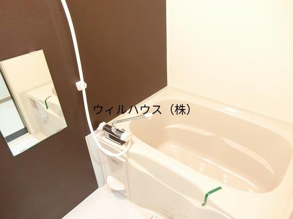 バス・シャワールーム　浴室乾燥機付きバス！