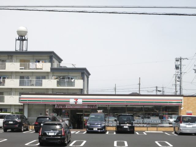 コンビニ　セブンイレブン（コンビニ）まで550m