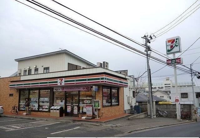 コンビニ　セブンイレブン三条町店（コンビニ）まで650m