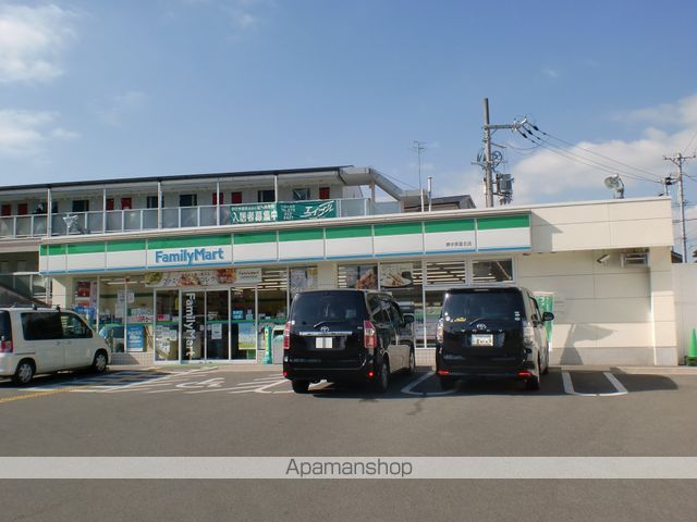 コンビニ　ファミリーマート（コンビニ）まで683m