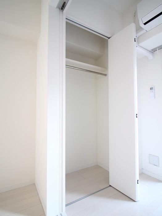 収納　同じ部屋タイプの別部屋の写真です。現況と異なる場合は現況を優