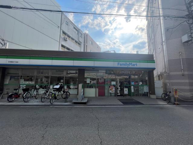 コンビニ　ファミリーマート天神橋四丁目店（コンビニ）まで488m
