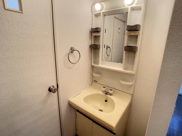 洗面設備　掲載写真は同型モデルを掲載しており実際のお部屋と仕様等が異な