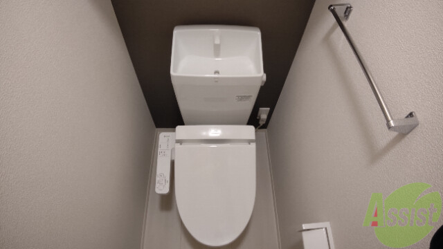 トイレ　温水洗浄便座付きのトイレは、使用しやすくうれしいですね。